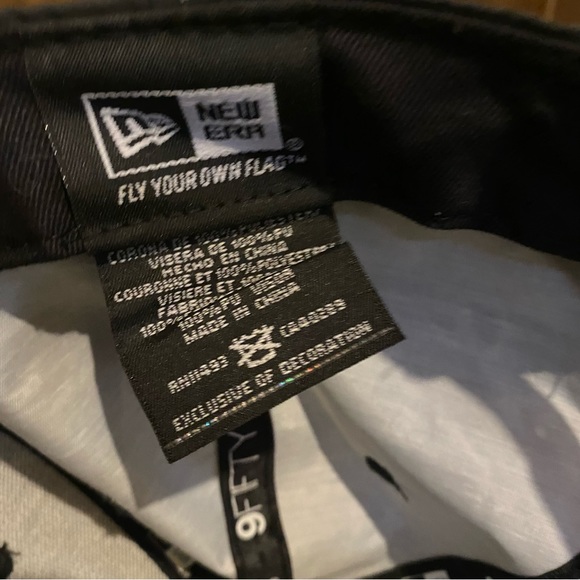 Red wings hat - Picture 10 of 12